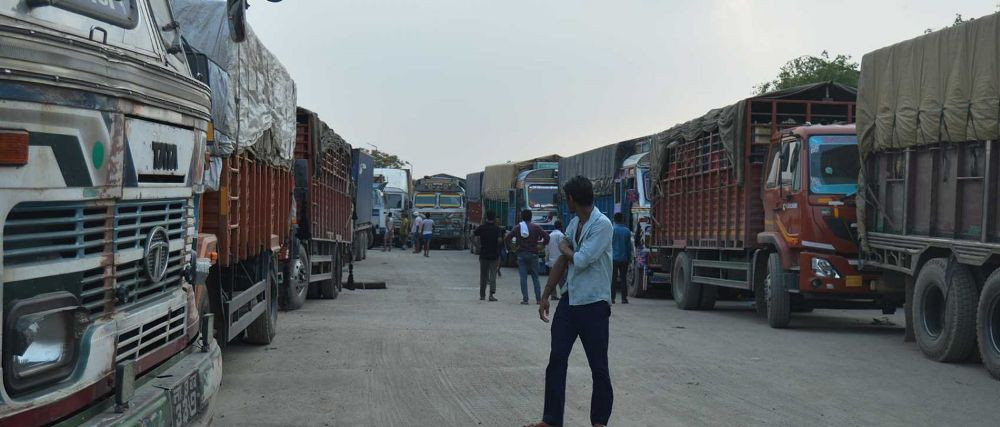 सीमापारि नै रोकिए मालवाहक गाडी